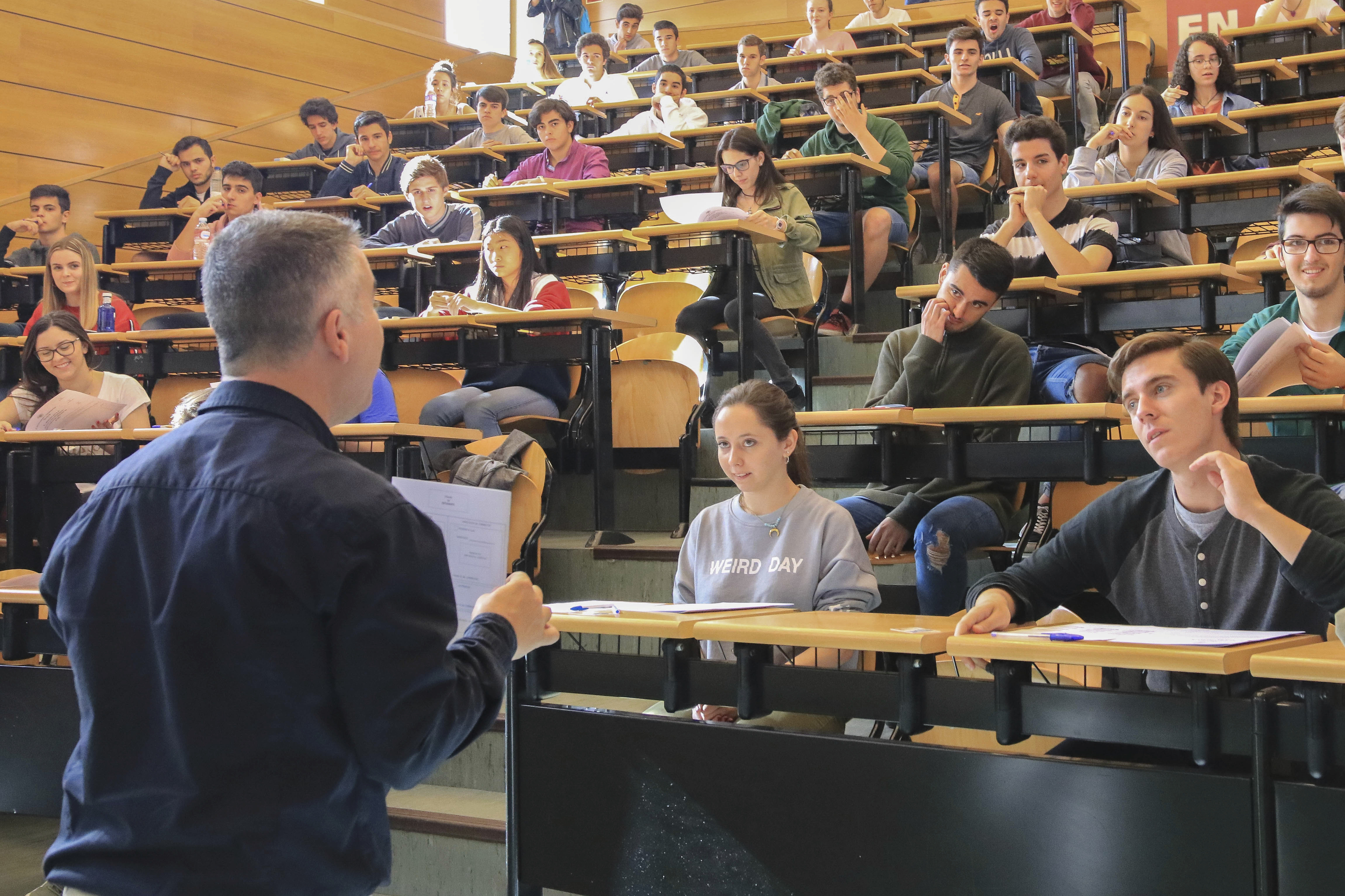 Students in a lecture hall at Motorsport Business School